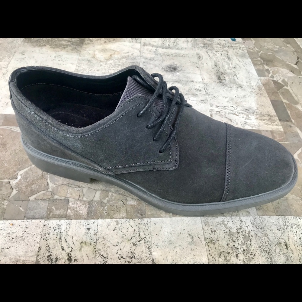 Calvin Klein Upton calf sued shoes✨